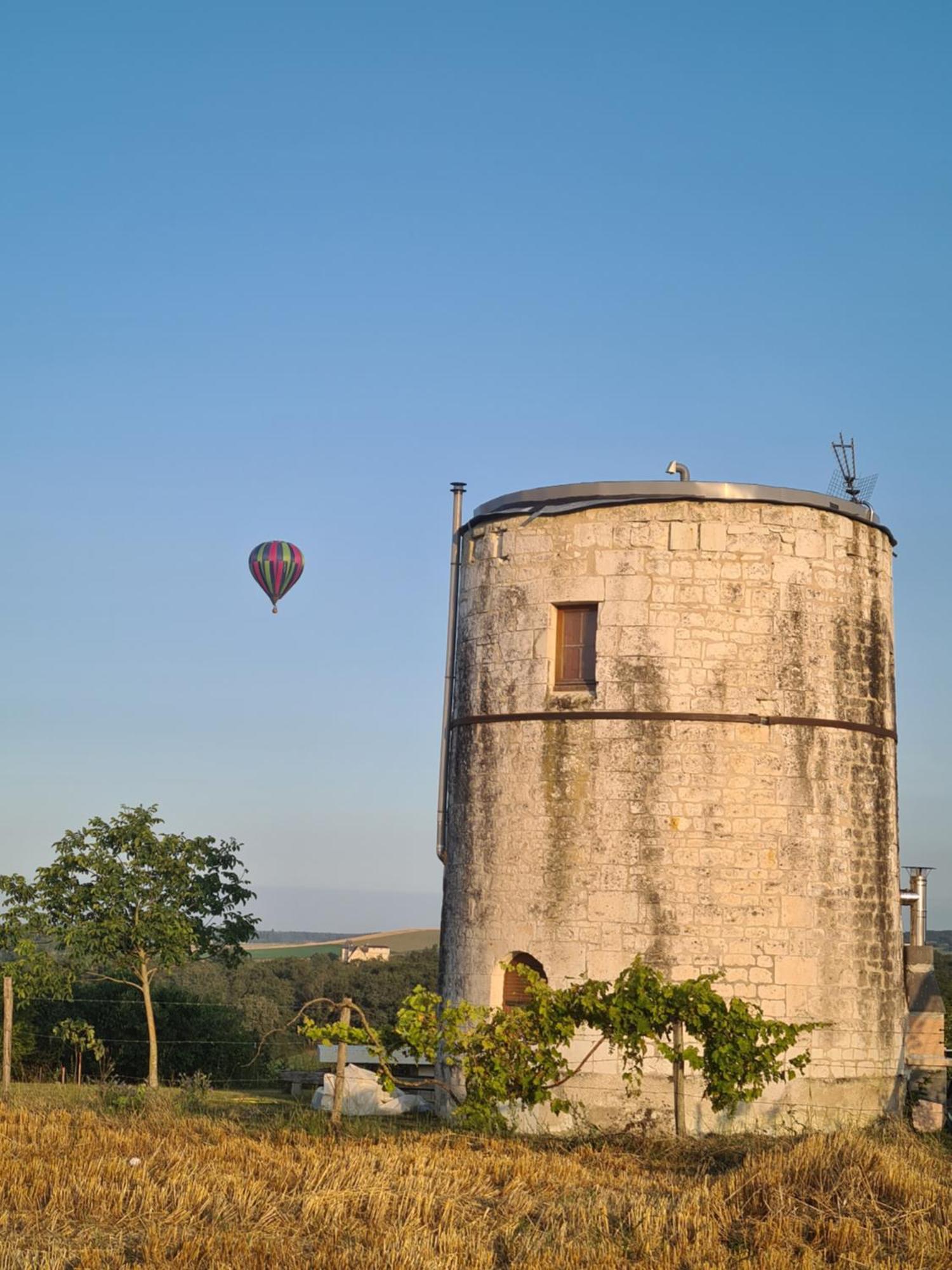 Ferienhaus Moulin A Vent Romantique Et Atypique En Touraine